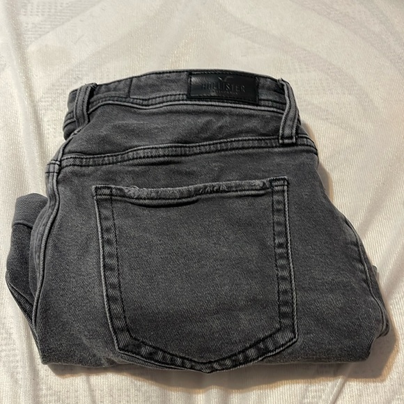 Hollister Ultra High-rise Mom Shorts - Picture 1 of 4